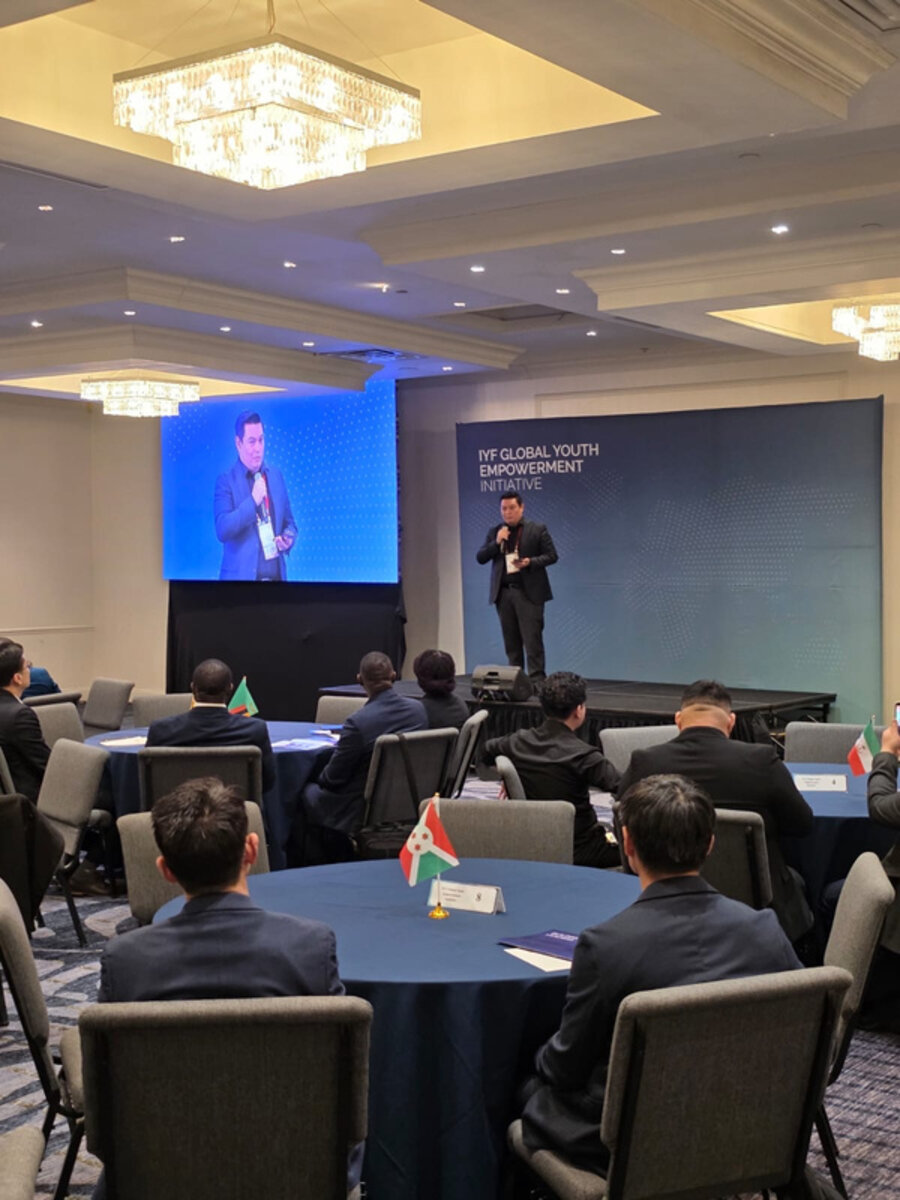 Orlando Delcid presentando en la iniciativa IYF Global Youth Empowerment